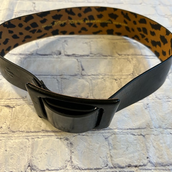 BETSEY JOHNSON BLACK PATENT/ANIMAL PRINT WIDE BELT COVERED BUCKLE BELT SIZE S/M - Picture 5 of 12
